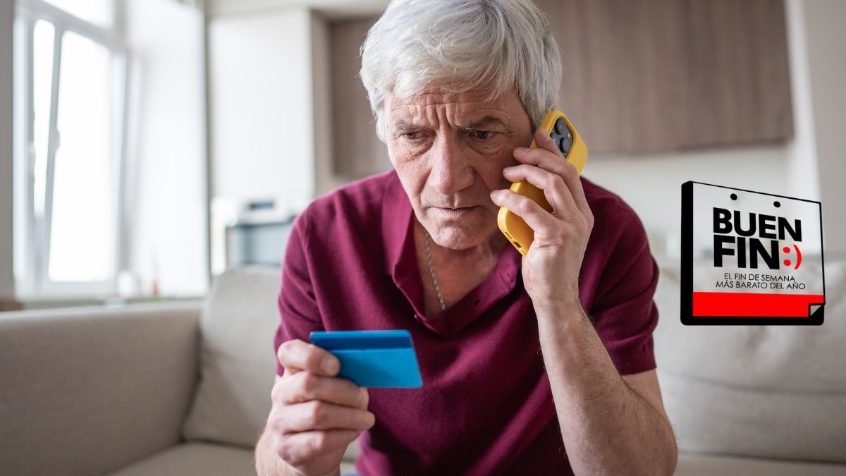 Hombre preocupado revisa tarjeta durante el Buen Fin