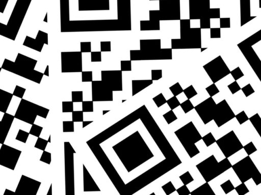Códigos QR en fondo blanco y negro