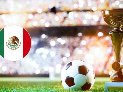 Trofeo y balón de fútbol con bandera de México